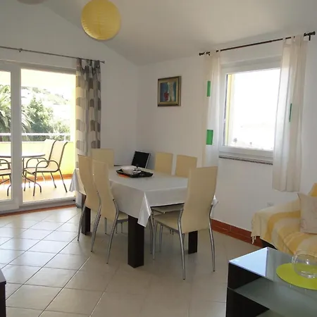 Niva 2 Mit Blick Auf Wasser By Interhome