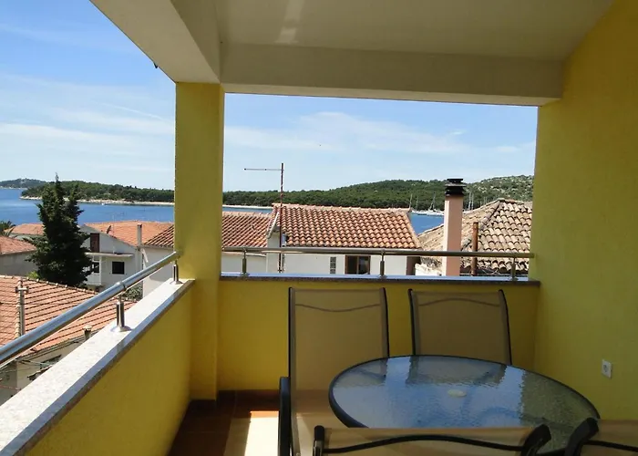 Niva 2 Mit Blick Auf Wasser By Interhome *