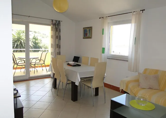 Niva 2 Mit Blick Auf Wasser By Interhome